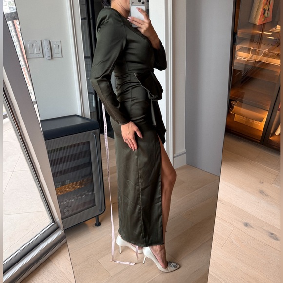 Mac Duggal Dark Green Long Sleeve Satin Dress Sz 6US - Picture 3 of 10